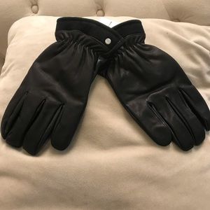 Ugg leather gloves
